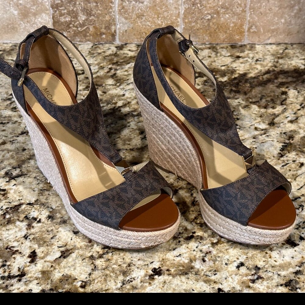 MICHAEL KORS FANNING WEDGE Size 9M  (E/P)